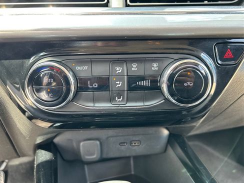 Used 2024 Chevrolet Trax LT FWD image 25
