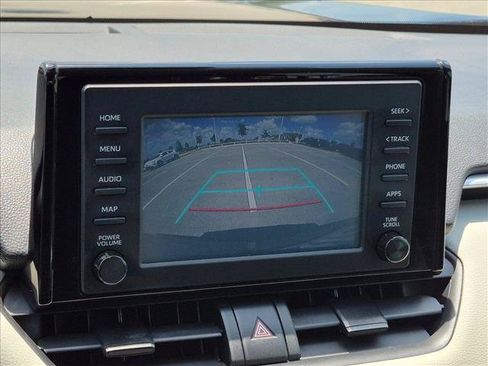 Used 2019 Toyota RAV4 XLE FWD image 12