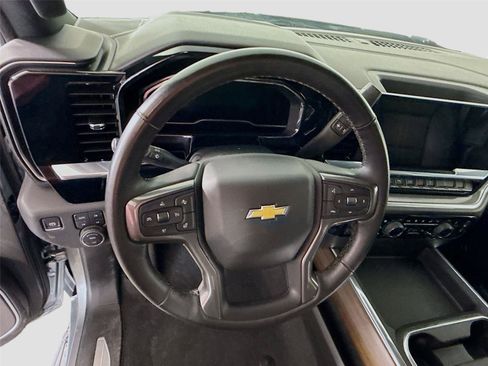 Used 2025 Chevrolet Silverado 3500 High Country AWD/4WD image 5