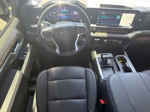 Used 2026 Chevrolet Silverado 1500 LT Trail Boss w/ LT Trail Boss Premium Package AWD/4WD image 17