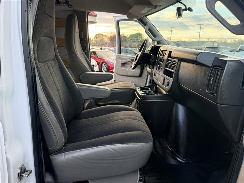 Used 2019 GMC Savana 2500 w/ Driver Convenience Package RWD image 11