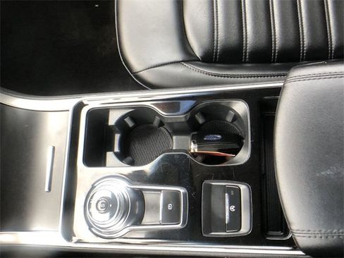 Used 2020 Ford Edge SEL image 20