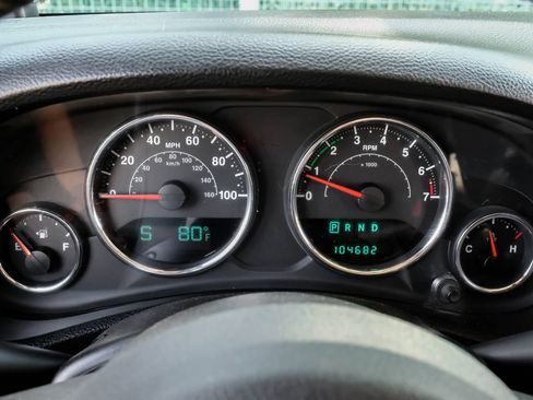 Used 2013 Jeep Wrangler Unlimited Rubicon w/ Connectivity Group AWD/4WD image 17