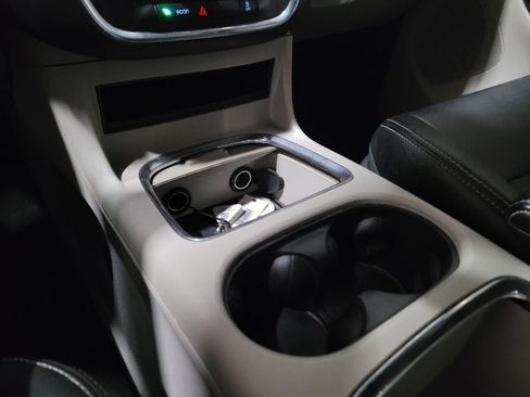 Used 2019 Dodge Grand Caravan SXT image 26