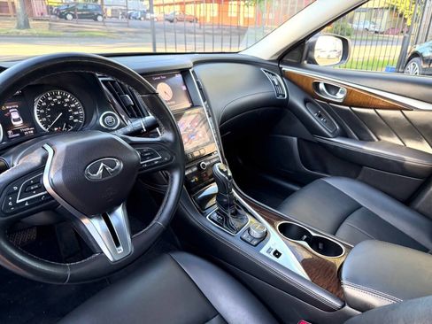Used 2019 INFINITI Q50 Luxe w/ Cargo Package (L96) RWD image 11