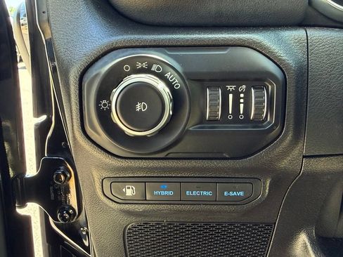 Used 2021 Jeep Wrangler Unlimited Sahara AWD/4WD image 29