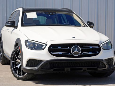 Used 2022 Mercedes-Benz E 450 4MATIC All-Terrain Wagon image 4