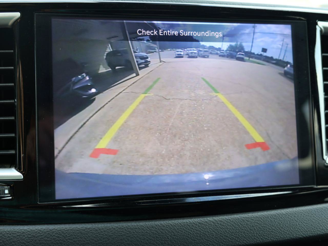 Used 2023 Chrysler Pacifica Touring-L FWD image 13