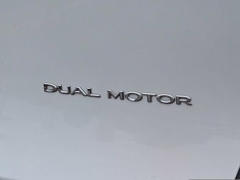 Used 2024 Tesla Model Y Long Range AWD/4WD image 9