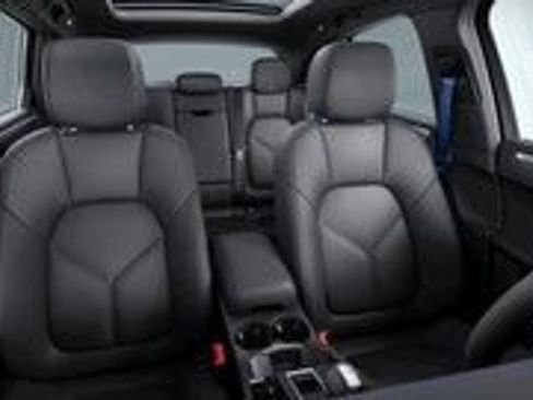 New 2026 Porsche Macan AWD/4WD image 5