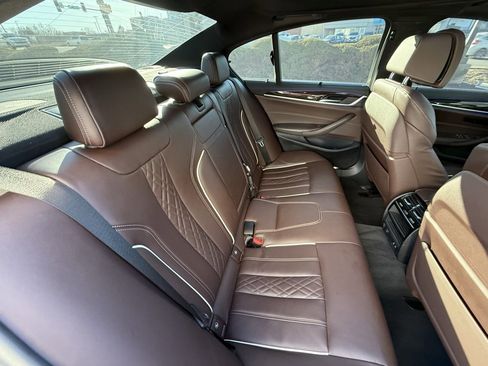 Used 2020 BMW 530i xDrive w/ M Sport Package image 37