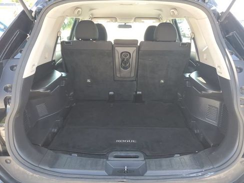 Used 2017 Nissan Rogue S AWD/4WD image 9