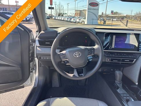 Used 2025 Toyota Camry LE image 14