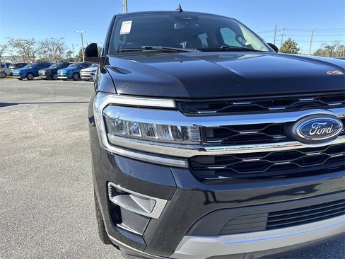 Used 2023 Ford Expedition Max Limited image 7