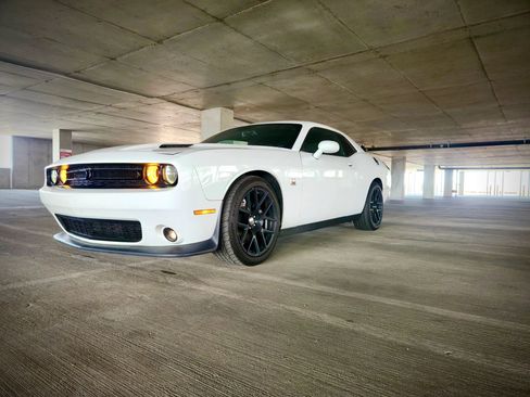 Used 2015 Dodge Challenger R/T Scat Pack w/ Scat Pack Appearance Package image 2