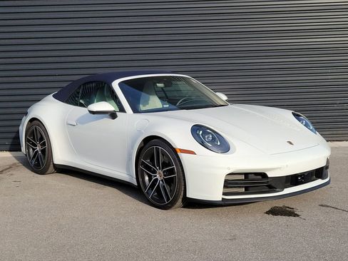 Certified 2025 Porsche 911 Carrera image 9