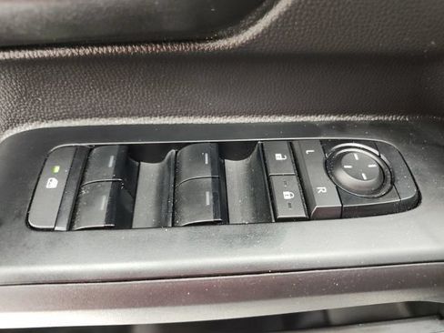 Used 2025 Toyota Tacoma SR RWD image 39