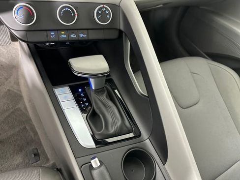 Certified 2025 Hyundai Elantra SE w/ Cargo Package image 20