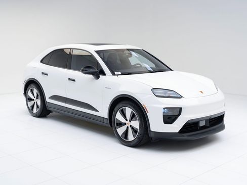 Used 2024 Porsche Macan 4 Electric image 7
