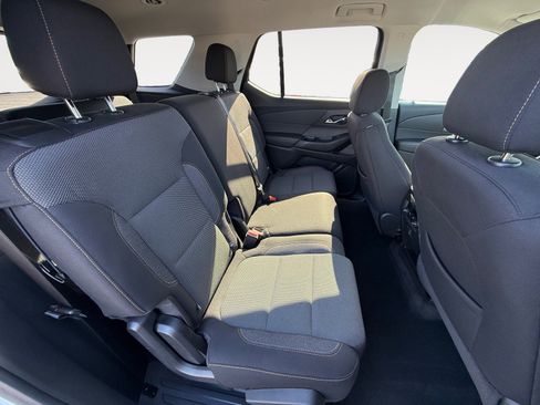 Used 2021 Chevrolet Traverse LT image 18