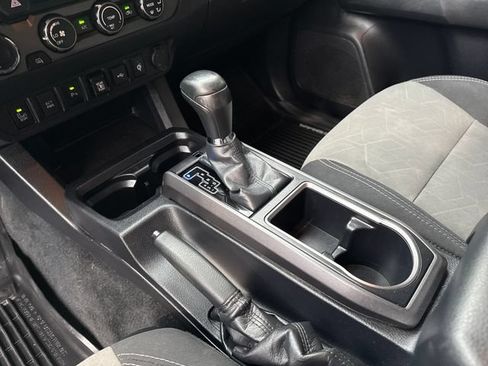 Used 2020 Toyota Tacoma TRD Sport w/ Technology Package AWD/4WD image 25