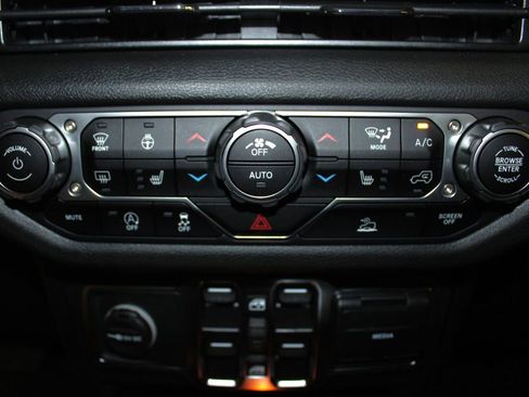 New 2025 Jeep Gladiator Sport image 23