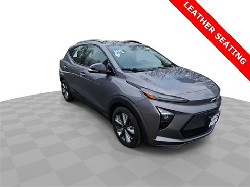 Used 2023 Chevrolet Bolt EUV LT w/ Convenience Package image 2