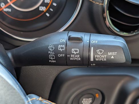 Used 2022 Jeep Wrangler Unlimited Sahara AWD/4WD image 31