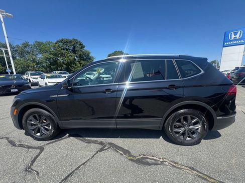 Used 2023 Volkswagen Tiguan SE AWD/4WD image 2