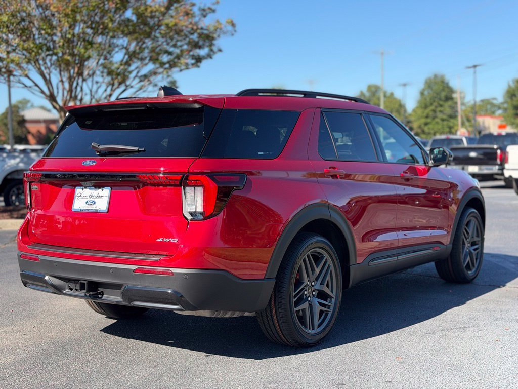 Used 2025 Ford Explorer ST-Line w/ ST-Line Street Pack AWD/4WD image 7