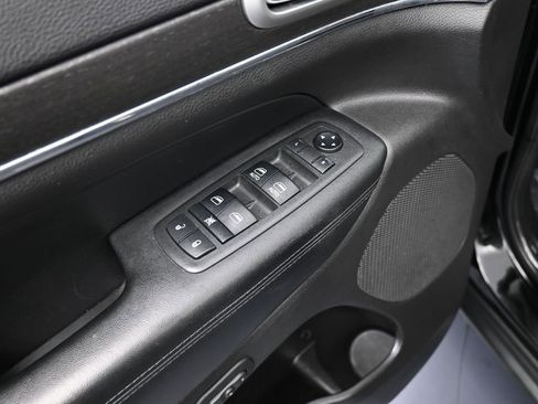 Used 2018 Jeep Grand Cherokee Limited image 18