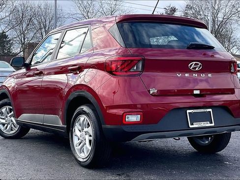 New 2026 Hyundai Venue SE image 3