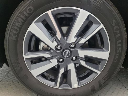 Used 2025 Nissan Versa SV FWD image 31
