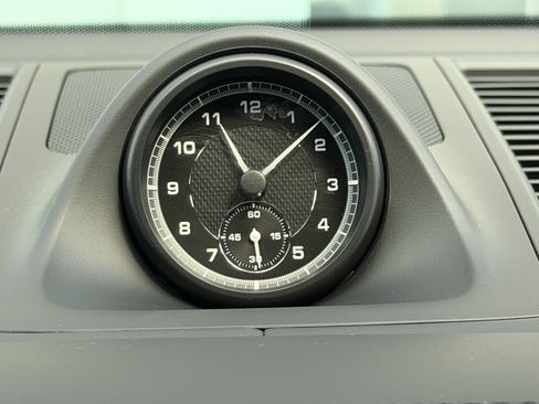 Certified 2025 Porsche Macan image 30