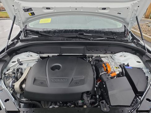 Used 2025 Volvo XC60 T8 Plus w/ Climate Package image 33