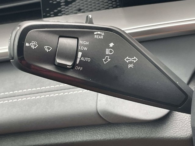 Certified 2026 Volkswagen Tiguan SE FWD image 24