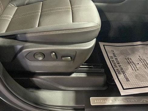 New 2025 Chevrolet Tahoe High Country AWD/4WD image 21