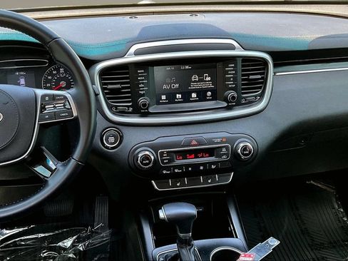Used 2020 Kia Sorento S FWD image 8