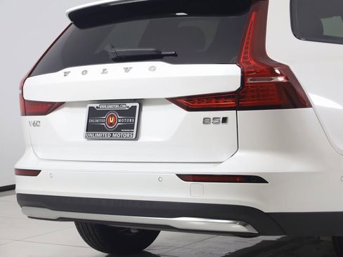 Used 2024 Volvo V60 B5 Cross Country Plus image 44