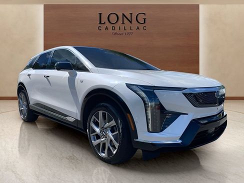 Used 2025 Cadillac Optiq Luxury 2 w/ LPO, Floor Liner Package AWD/4WD image 7