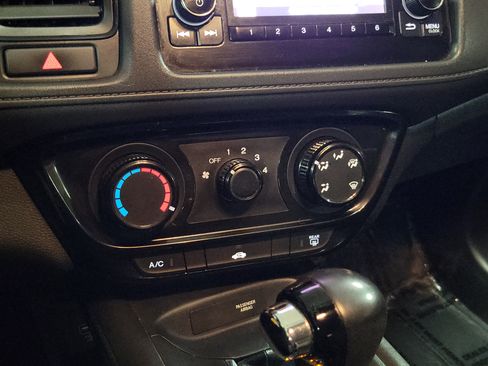 Used 2020 Honda HR-V LX image 29