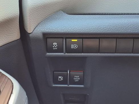 Used 2023 Toyota Sienna LE FWD image 24