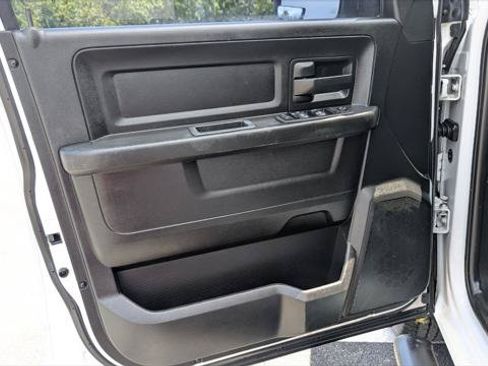 Used 2019 RAM 1500 4x4 Crew Cab Classic image 13