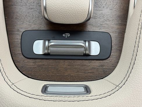 Used 2021 Mercedes-Benz GLS 580 4MATIC image 37