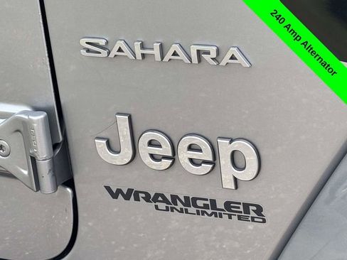 Used 2018 Jeep Wrangler Unlimited Sahara w/ Dual Top Group AWD/4WD image 35