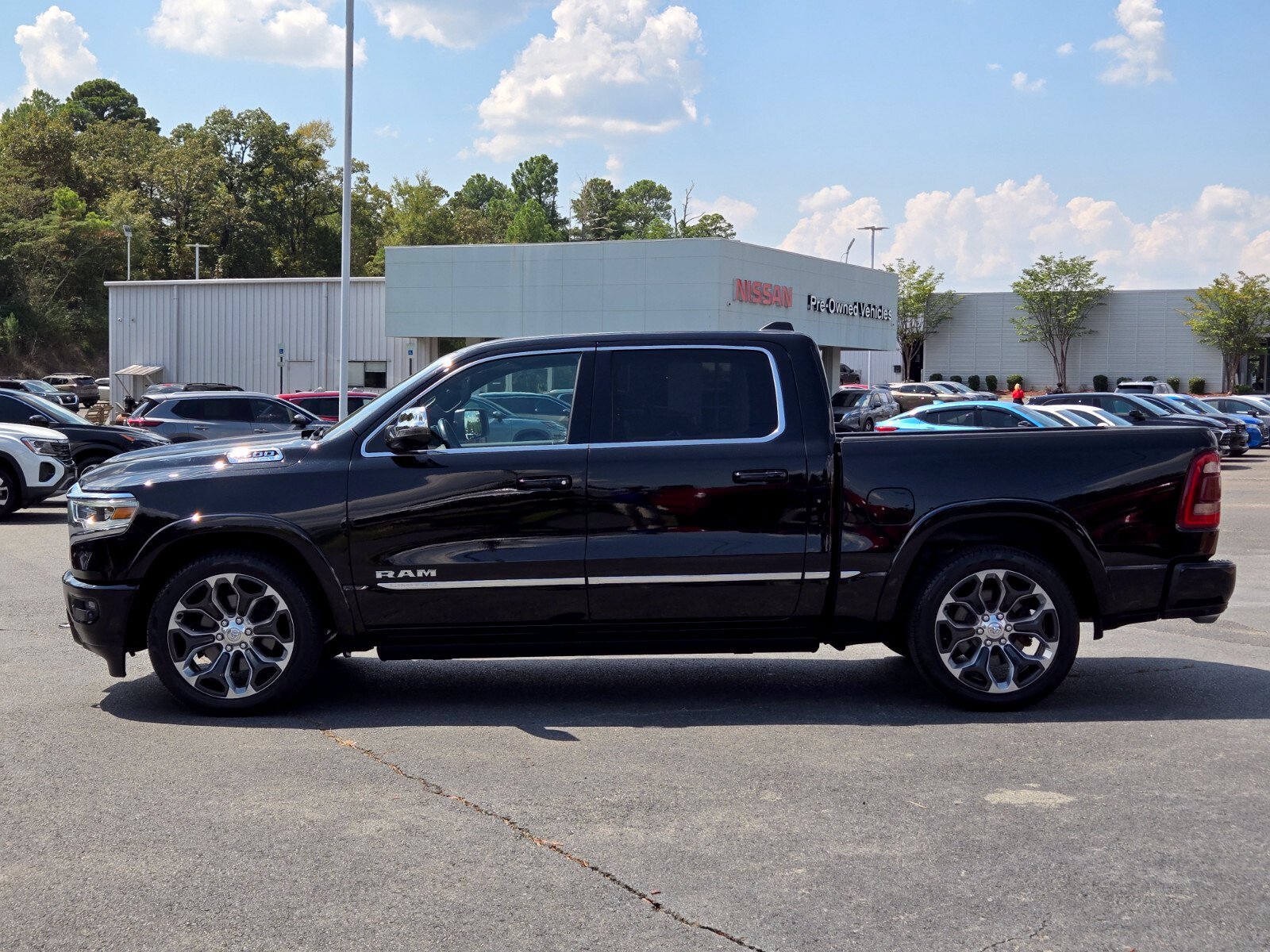 Used 2023 RAM 1500 Limited AWD/4WD image 2