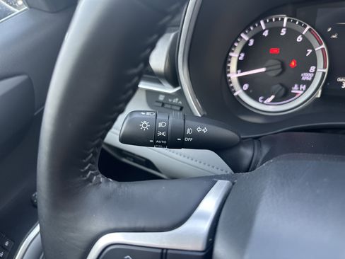 Used 2024 Toyota Highlander XLE image 24