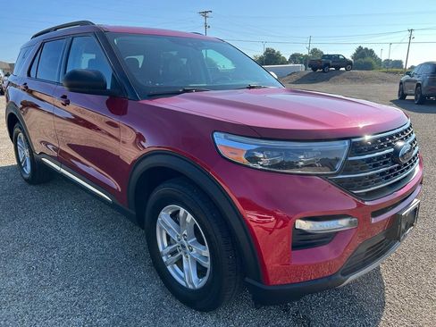 Used 2021 Ford Explorer XLT w/ Equipment Group 202A AWD/4WD image 9