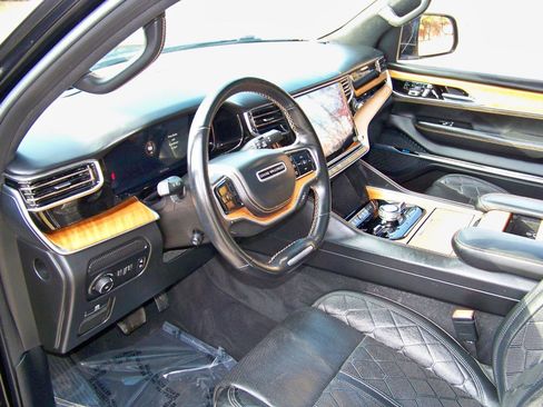 Used 2022 Jeep Grand Wagoneer Series III w/ Rear Seat Video Group 1 AWD/4WD image 13