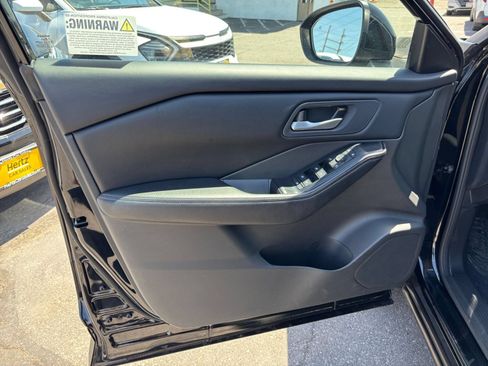 Used 2025 Nissan Rogue SV AWD/4WD image 18